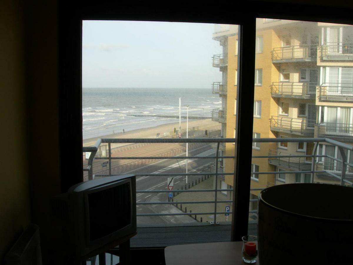 Studio Apartment 'De Strandwandeling' With Frontal Sea View Near オステンド エクステリア 写真